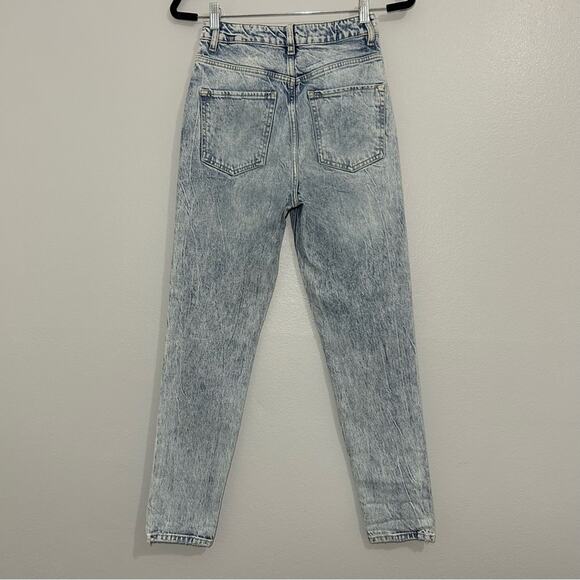 Free People We The Free Zuri Hi Rise Button Fly Mom Jeans Sz 26 Light Acid Wash - Picture 11 of 14